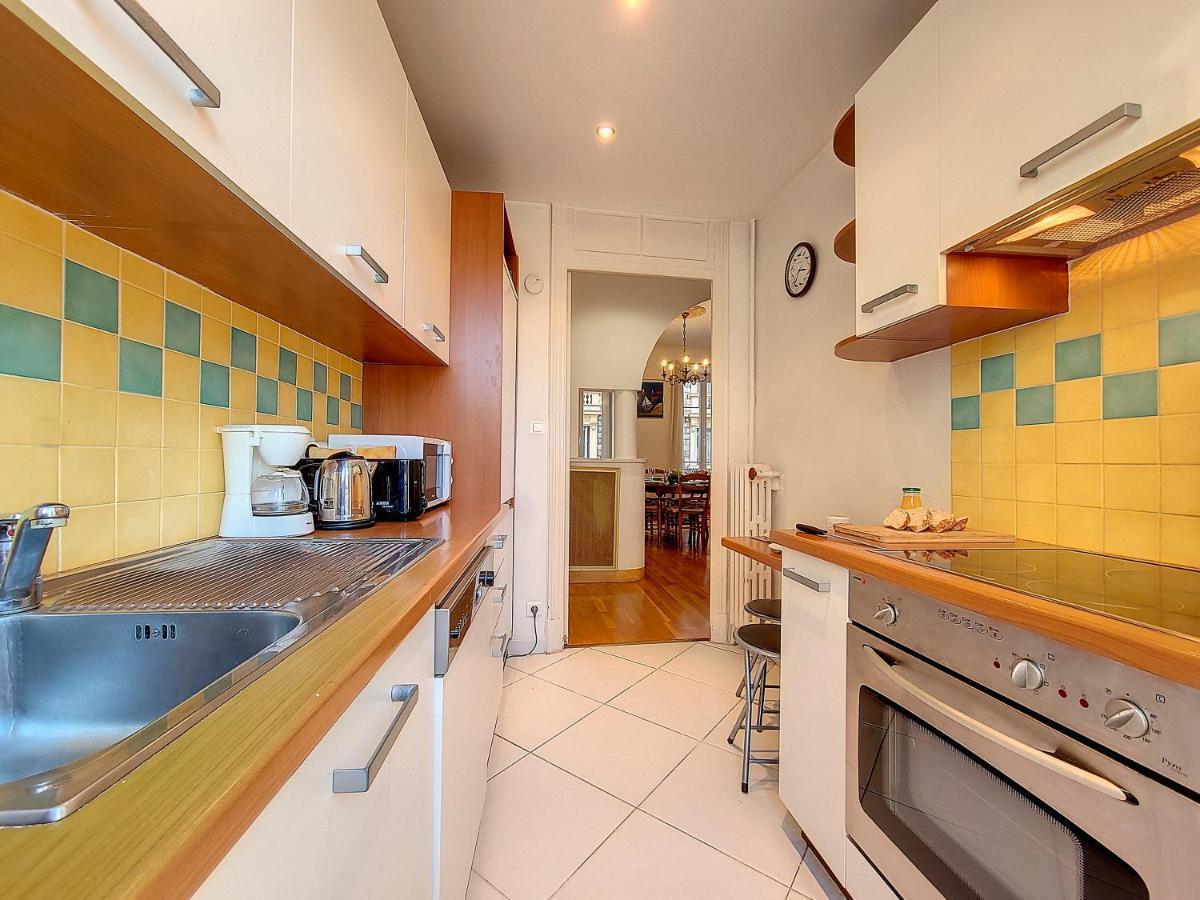Nestor&Jeeves - Meyerbeer - Central - Very Close Sea Nice